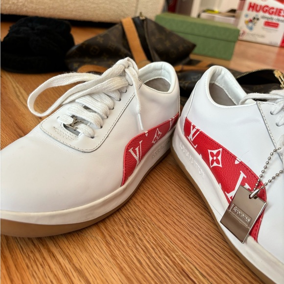 Louis Vuitton Supreme Sneaker - Picture 5 of 5